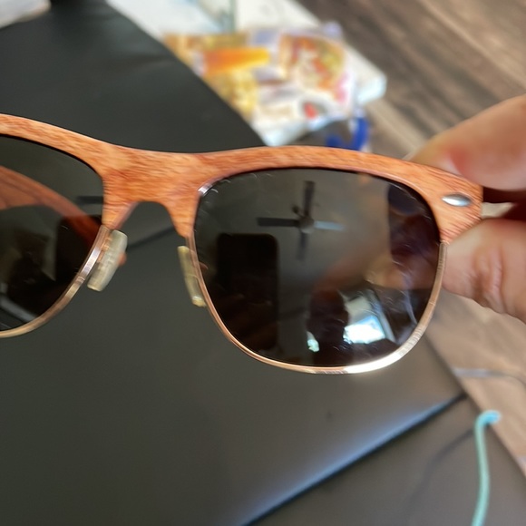 Sunglasses- no scratches or blemishes. - Picture 4 of 4